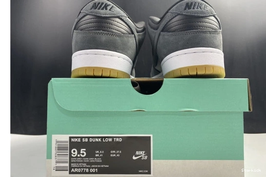 Dunk AR0778-001 Nike SB Low Dark Black Grey Gum 0713